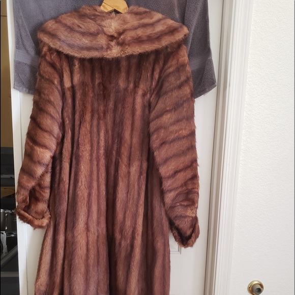 German Muskrat Fur Coat - Picture 4 of 6